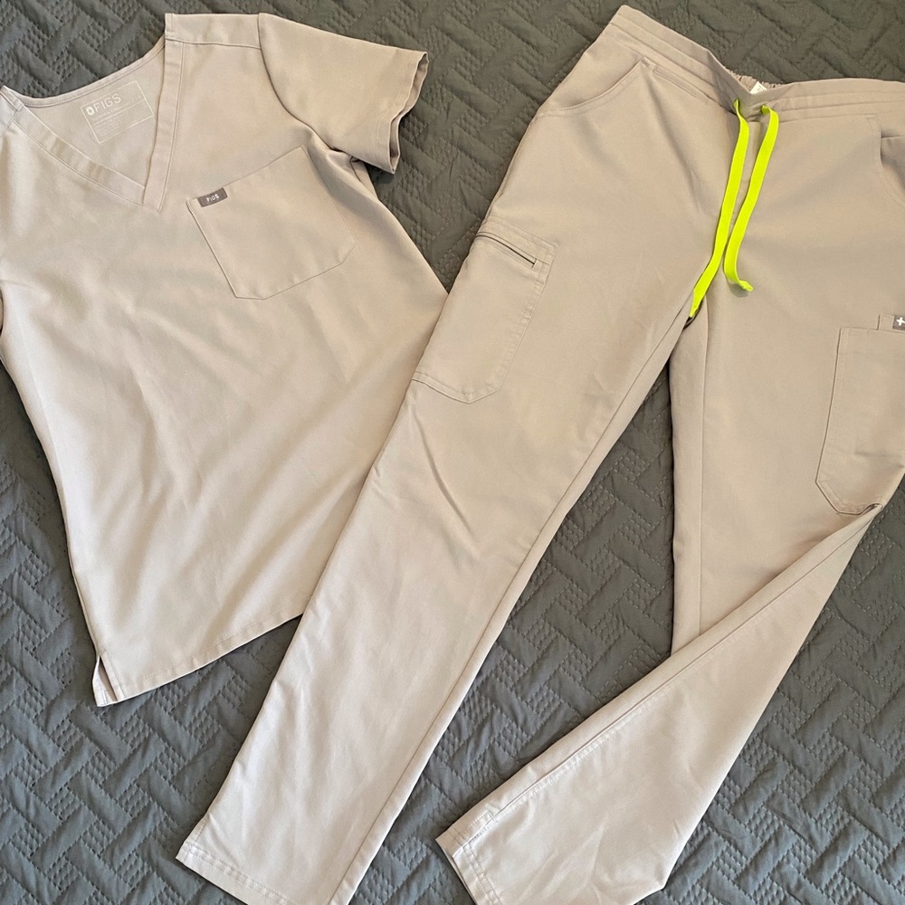 FIGS XS Slate Yola Skinny scrub pants & XS Slate Catarina top (set)
